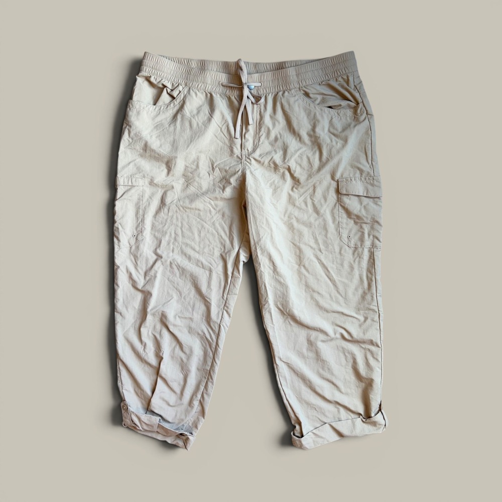 Columbia Womens Omnishield Cargo Pants XL Regular Tan Khaki Nylon Roll Up Hiking
